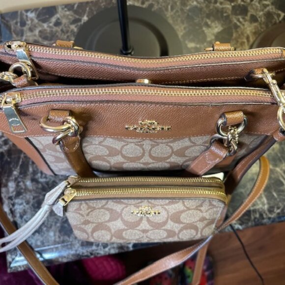 COACH, EUC MINI BROOKE SIGNATURE CARRYALL BAG WITH MATCHING WALLET - Picture 4 of 11